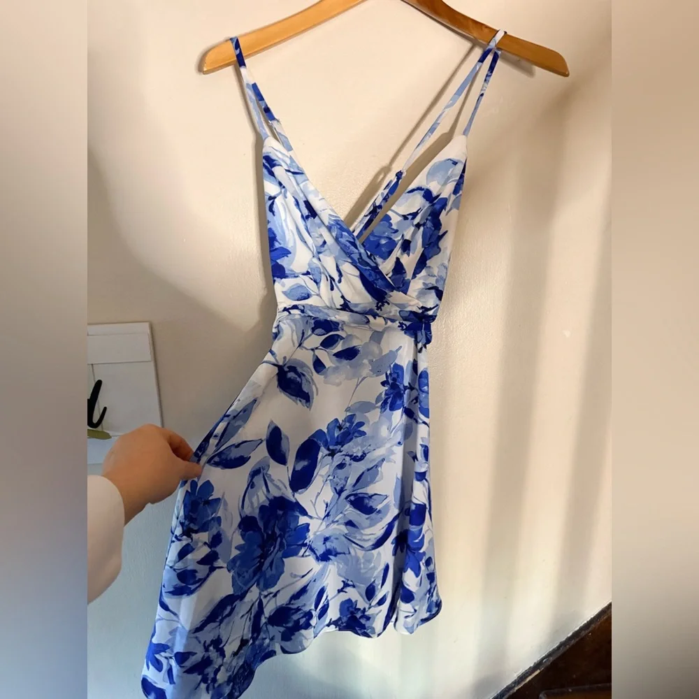 Lulu's Blue and White Floral Dress - Picture 4 of 6